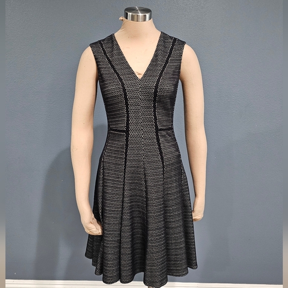 REBECCA TAYLOR Black White Geometric Fit Flare V-Neck Sleeveless Dress 0 - Picture 1 of 9